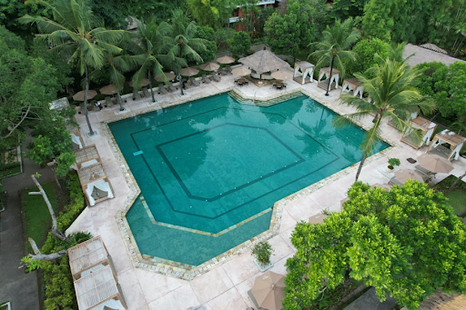 swimming pool maintenance service