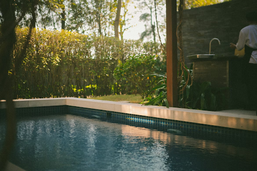 swimming pool builders.