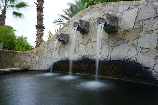 Resort-Style Water Features swimming pool
